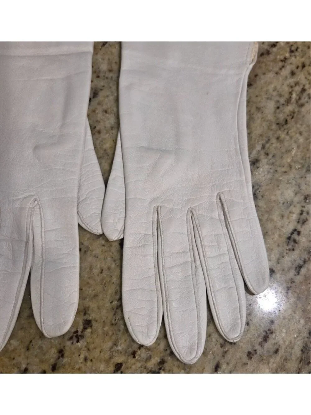 Vintage Womens Size 6.5 S/M White Soft Leather Formal Silk Lined Gloves